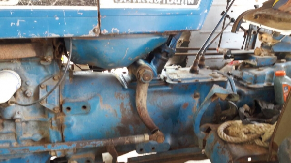 ขาย รถไถ FORD 6600 เสื้อลาย เอกสารใบอินวอยซ์ อุปกรณ์มีผานดันหน้า และผาน 3