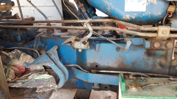 ขาย รถไถ FORD 6600 เสื้อลาย เอกสารใบอินวอยซ์ อุปกรณ์มีผานดันหน้า และผาน 3