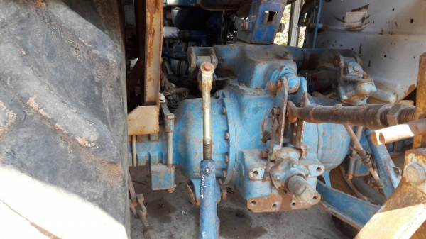 ขาย รถไถ FORD 6600 เสื้อลาย เอกสารใบอินวอยซ์ อุปกรณ์มีผานดันหน้า และผาน 3