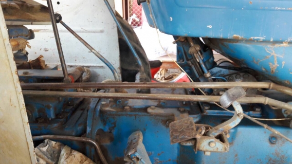 ขาย รถไถ FORD 6600 เสื้อลาย เอกสารใบอินวอยซ์ อุปกรณ์มีผานดันหน้า และผาน 3