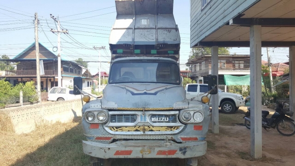 ขาย 6 ล้อ หัวยาวดั้ม ไม่มีทะเบียน เครื่อง EH700 168 แรงม้า คัสซีสวยตลอดเส้น เฟืองท้ายจัมโบ้ พวงมาลัยพาวเวอร์