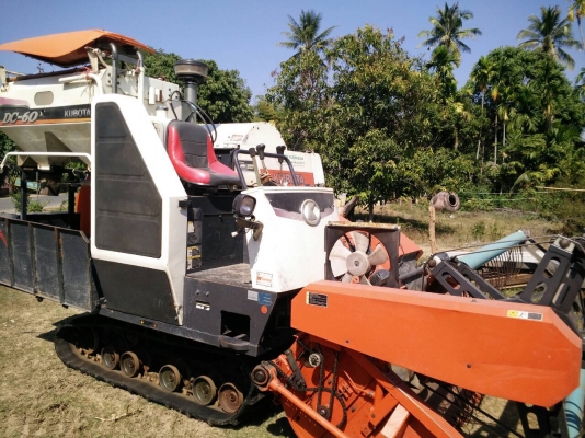 ขายด่วน!!!!รถเกี่ยวข้าวKOBOTA DC60 พร้อมพ่วงลาก 269,000บาท