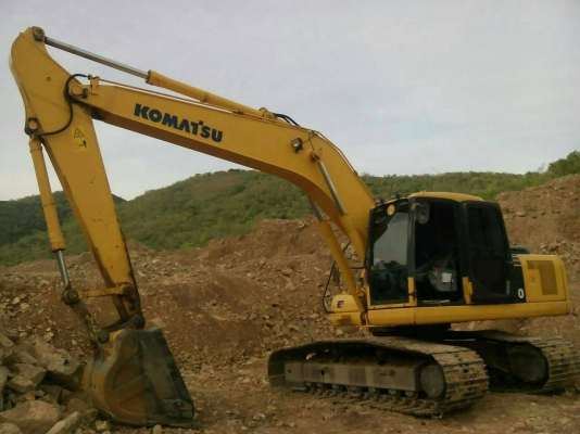 ขายด่วน!! Komatsu PC200-7 ไมล์ 7,900 สภาพสวยค่ะ