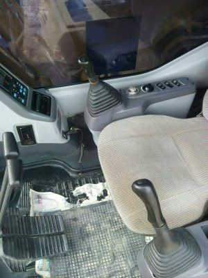 ขายด่วน!! Komatsu PC200-7 ไมล์ 7,900 สภาพสวยค่ะ