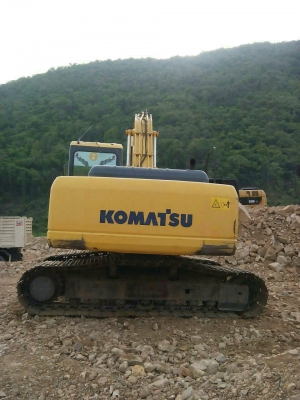 ขายด่วน!! Komatsu PC200-7 ไมล์ 7,900 สภาพสวยค่ะ