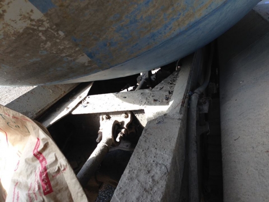 10ล้อ2เพลา HINO ZM 260HP รถโม่ปูน โม่โซ่6คิว **ขาย รถบรรทุกโม่ปูน 10ล้อ HINO ZM-260แรง 2เพลา โม่โซ่6คิว สภาพเดิม โม่ใช้งานปกติ พร้อมใช้งาน HINO ZM303 EK100-260แรง เครื่องเดิม เกียร์เดิม เครื่อง ดี แน่น แรงดีครับ เกียร์ดี ไม่หลุด ช่วง