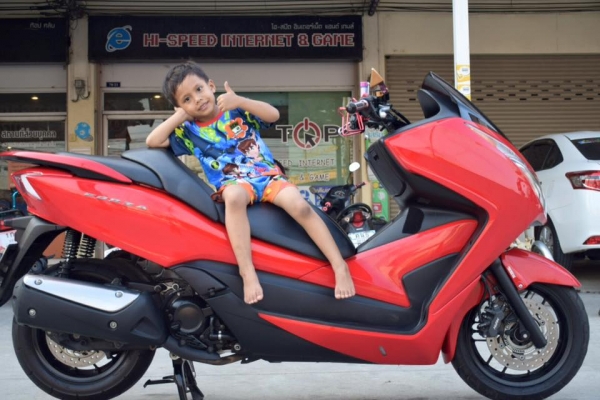 Honda Forza 300 สีแดง ปี 2013 สภาพสวย ๆ ราคา เบา ๆ Honda Forza 300 สีแดง ปี 2013 สภาพสวย ๆ ราคา เบา ๆ