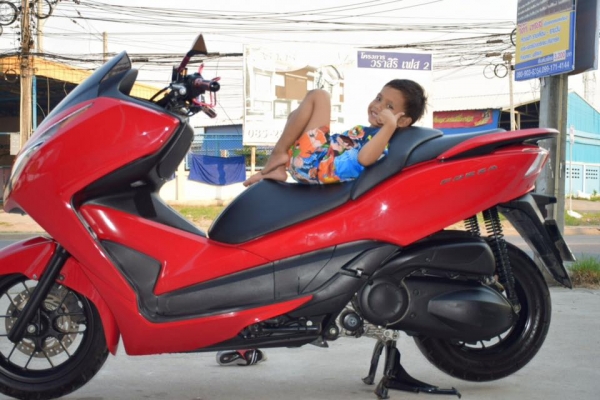 Honda Forza 300 สีแดง ปี 2013 สภาพสวย ๆ ราคา เบา ๆ Honda Forza 300 สีแดง ปี 2013 สภาพสวย ๆ ราคา เบา ๆ