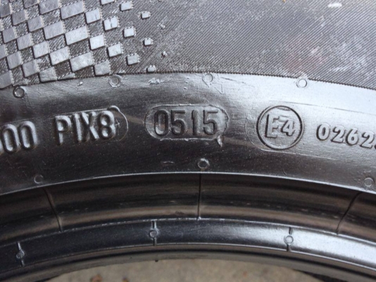 ยาง Continental 225-55-17 ปี 15 2 เส้น 3000 ยางสวยๆเนื้อนิ่มๆไม่บวมดอกเต็มๆยางเหลือเยอะวิ่งใด้อีกนานค่ะ