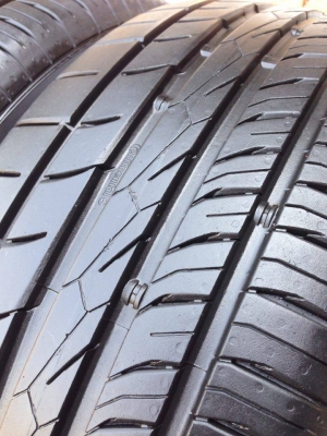 ยาง Continental 225-55-17 ปี 15 2 เส้น 3000 ยางสวยๆเนื้อนิ่มๆไม่บวมดอกเต็มๆยางเหลือเยอะวิ่งใด้อีกนานค่ะ