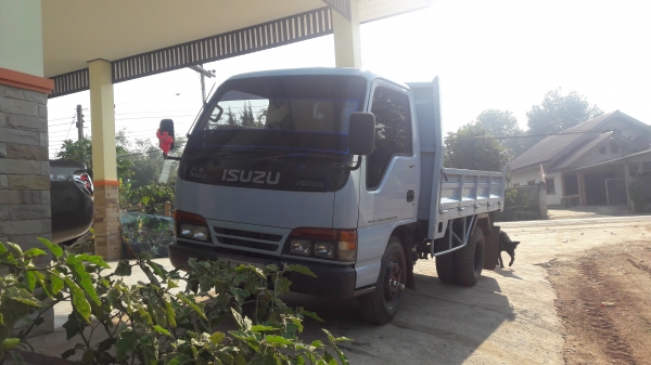 รถหกล้อดั้ม