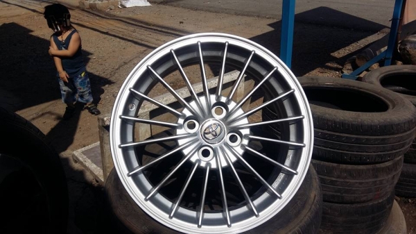 ขายล้อแม็ก yaris trd 16" สนใจติดต่อเล็กครับ 081-3747940