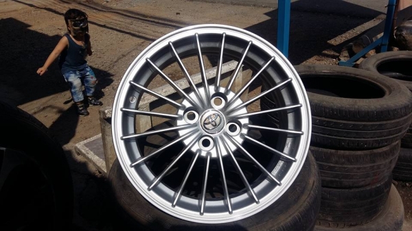 ขายล้อแม็ก yaris trd 16" สนใจติดต่อเล็กครับ 081-3747940