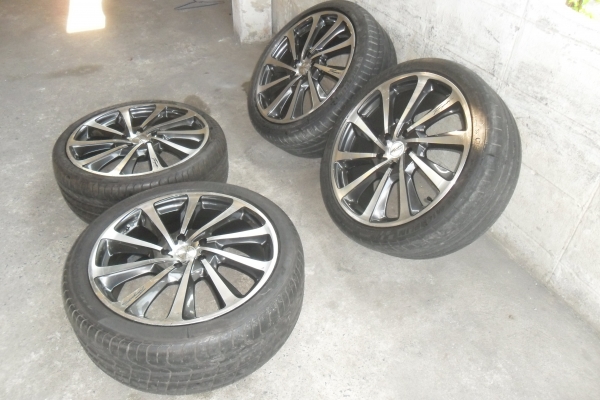 ล้อแม็ก19นิ้ว5รู114 พร้อมยาง สวยๆ 4 ล้อ ราคา 9900 บาท