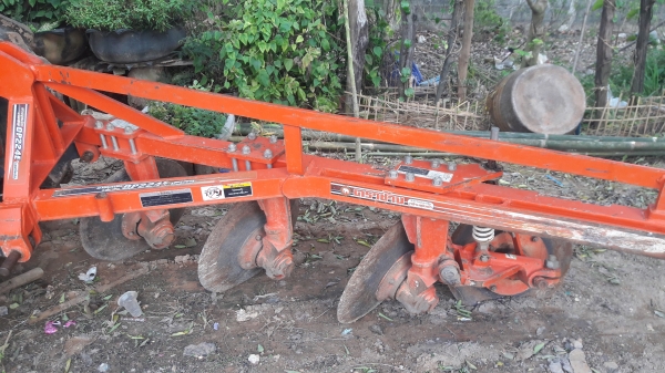 ขายผาน224fเฮฟวี่พลัสแปลงเป็นผานสามแล้วรุ่น36/36sp