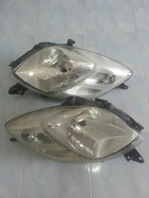 ขายไฟหน้า toyota yaris ปี 2007 1 คู่ ใสๆ โคมไม่เหลือง ราคา 1,290 บาท พร้อมจัดส่งค่ะ