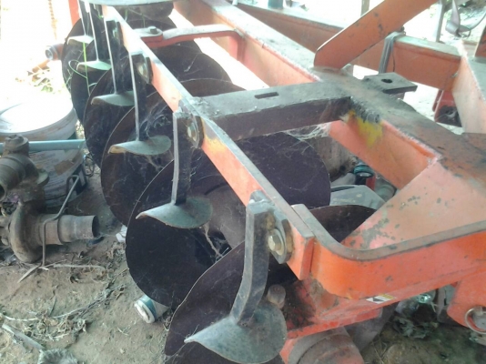 ขายตามสภาพพาน6ใบ26ตราช้างติดมารถไถ70แรง