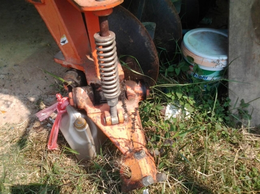 ขายตามสภาพพาน6ใบ26ตราช้างติดมารถไถ70แรง