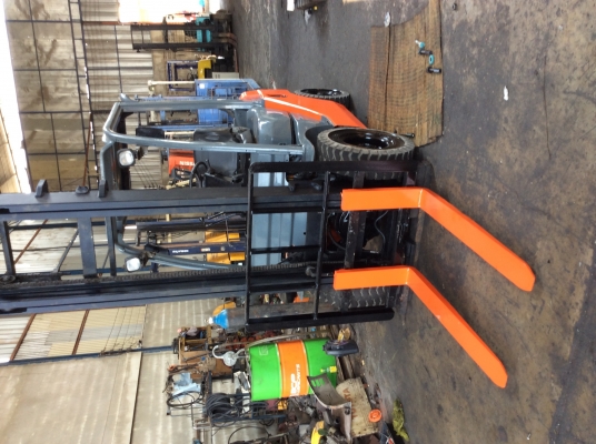 ขายด่วนรถโฟร์คลิฟท์Toyota8 2.0T