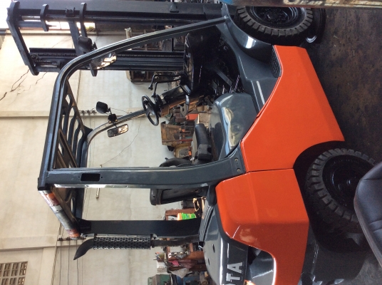 ขายด่วนรถโฟร์คลิฟท์Toyota8 2.0T