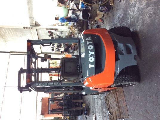 ขายด่วนรถโฟร์คลิฟท์Toyota8 2.0T