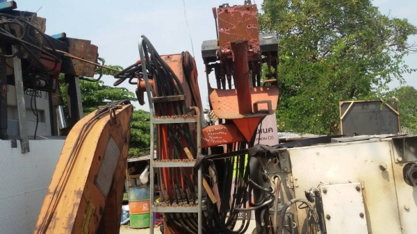 ็HIAB (ยูนิค) ยาว 7 เมตร 3 ตัน รุ่นใหม่ เสาเหลี่ยม 3 ท่อน 150000