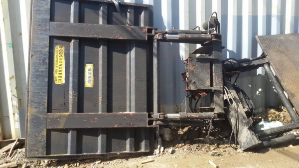 ลิฟต์ฝาท้ายรถบรรทุกตู้  เก่านอก 15000