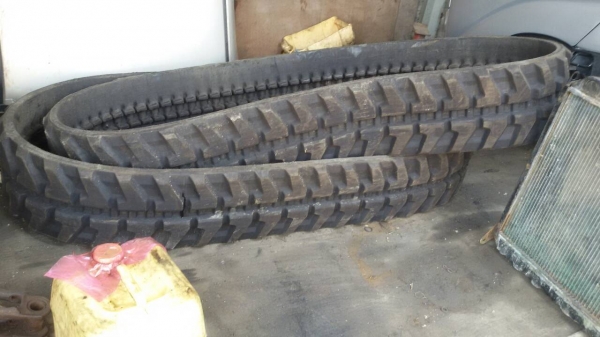 แทรคยาง ใส่กับ Komatsu PC 20,30 รุ่น 2-8 ของใหม่ญุ่ปุ่น 35000