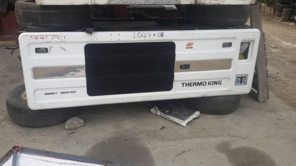 เครื่องทำความเย็น มีมอเตอร์และเครื่องยนต์ดีเซลในตัว ยี่ห้อ Thermo King เก่านอก 30000