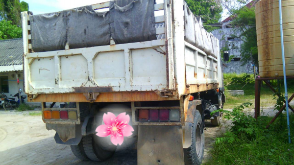 ขายรถบรรทุก 6 ล้อดัมพ์ HINO FF 195 แรงม้าสมอทอง ราคา 700000