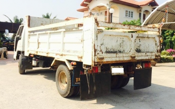 ดั้ม 6 ล้อ NPR