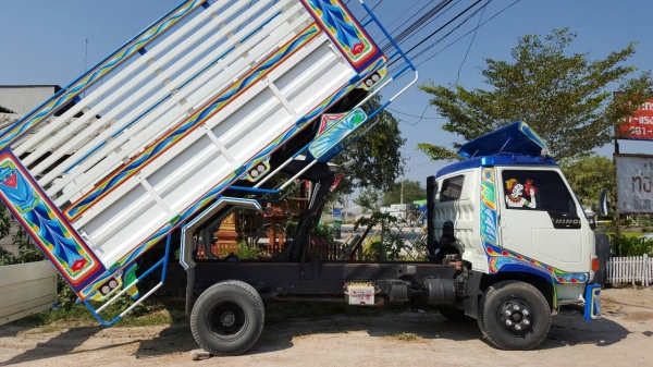 หกล้อดั้มKM 777 เครือง WO4D  117แรง แอร์เย็น เครื่องดีไม่มีไอ คัชซีสวย รถพร้อมไช้งานเอกสารพร้อมโอน