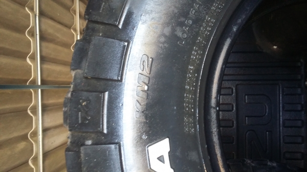 ขายยาง BF Goorich KM2 265/75R16 ติดต่อ กมล 085-4049452