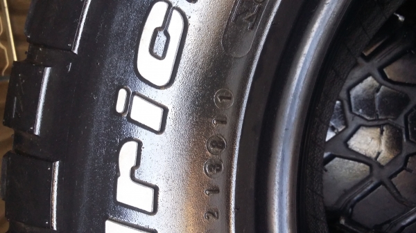 ขายยาง BF Goorich KM2 265/75R16 ติดต่อ กมล 085-4049452