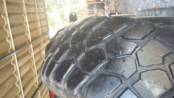 ขายยาง BF Goorich KM2 265/75R16 ติดต่อ กมล 085-4049452