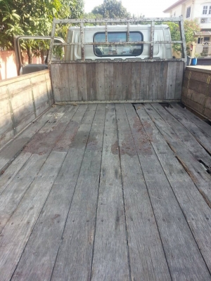 รถ 4 ล้อประกอบป้ายเล็ก