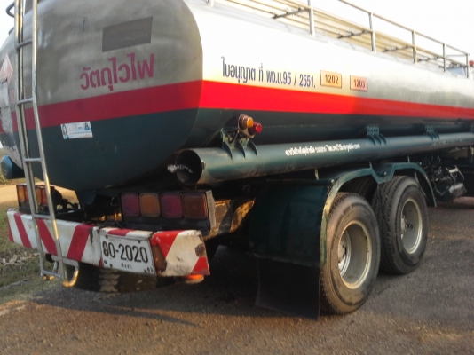 ISUZU 10ล้อ เพลาเดียว ถังน้ำมัน เครื่อง195แรง สภาพสวย ยางดี 10เส้น  เครื่องดี ครัทซีสวย ขาย 850,000 บาท ศุภากร  081-1903107 ,081-4252943