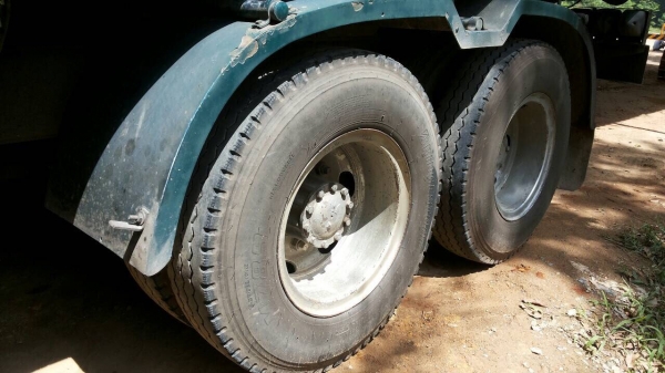 ISUZU 10ล้อ เพลาเดียว ถังน้ำมัน เครื่อง195แรง สภาพสวย ยางดี 10เส้น  เครื่องดี ครัทซีสวย ขาย 850,000 บาท ศุภากร  081-1903107 ,081-4252943