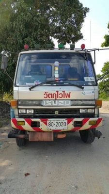 ISUZU 10ล้อ เพลาเดียว ถังน้ำมัน เครื่อง195แรง สภาพสวย ยางดี 10เส้น  เครื่องดี ครัทซีสวย ขาย 850,000 บาท ศุภากร  081-1903107 ,081-4252943