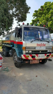 ISUZU 10ล้อ เพลาเดียว ถังน้ำมัน เครื่อง195แรง สภาพสวย ยางดี 10เส้น  เครื่องดี ครัทซีสวย ขาย 850,000 บาท ศุภากร  081-1903107 ,081-4252943