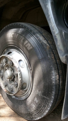 ISUZU 10ล้อ เพลาเดียว ถังน้ำมัน เครื่อง195แรง สภาพสวย ยางดี 10เส้น  เครื่องดี ครัทซีสวย ขาย 850,000 บาท ศุภากร  081-1903107 ,081-4252943