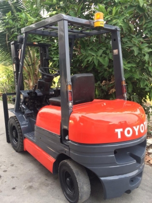 รถ โฟล์คลิฟท์ TOYOTA รุ่น 6-FD25 สีใหม่ทั้งคัน เครื่องดีเซล2Z ขายต่ำกว่าทุน