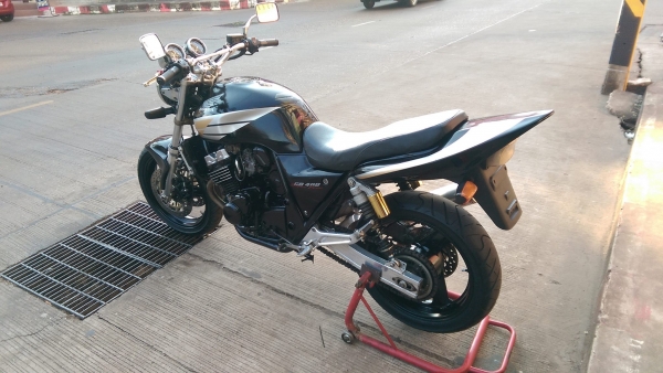 ขายคับ HONDA CB400 ปี96 เวอร์ชั่นS ท้ายเทค1 ท่อแต่ง แฮนด์บาร์ ไฟตาเพชร ยางเต็ม อินวอยส์ สรรพสามิตร ราคา 65500 บาท ส่งได้ทั่วไทยคับ สนใจติดต่อ 081-0578282 FACEBOOK ชาญณรงค์ ป๊อป ชัยอมฤต ไอดีไลน์ POPBIGBIKESAKON คับ สนใจรถสวย ถูก ดี ต้อง POP BIGBIKE SAKONNA