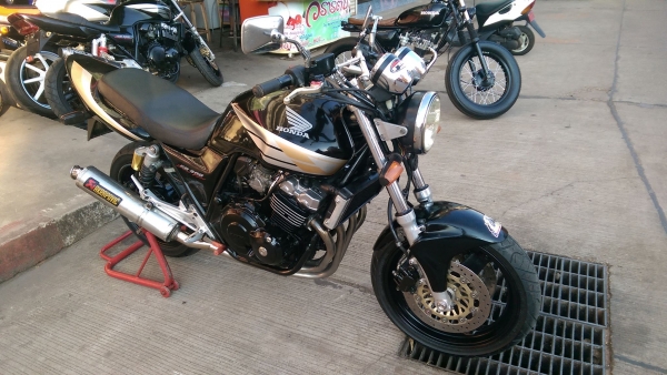 ขายคับ HONDA CB400 ปี96 เวอร์ชั่นS ท้ายเทค1 ท่อแต่ง แฮนด์บาร์ ไฟตาเพชร ยางเต็ม อินวอยส์ สรรพสามิตร ราคา 65500 บาท ส่งได้ทั่วไทยคับ สนใจติดต่อ 081-0578282 FACEBOOK ชาญณรงค์ ป๊อป ชัยอมฤต ไอดีไลน์ POPBIGBIKESAKON คับ สนใจรถสวย ถูก ดี ต้อง POP BIGBIKE SAKONNA