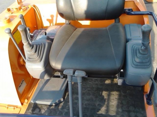 ขายรถแม็คโคร HITACHI รุ่น EX 30 * มีลายกระแทก *