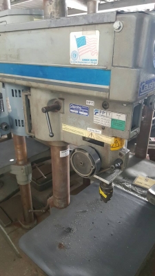 สว่านแท่น Clausing ของอเมริกา ตัวใหญ่สูง 2 ม. หน้าโต็ะกว้างมากมีร่องตัว T ไว้จับยึดชิ้นงาน ใช้ไฟ 220 V.