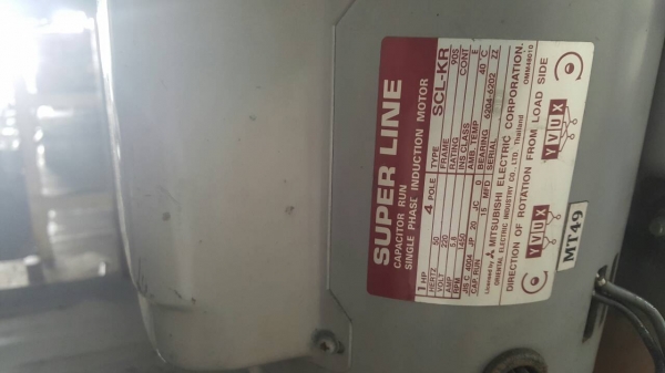 สว่านแท่น Clausing ของอเมริกา ตัวใหญ่สูง 2 ม. หน้าโต็ะกว้างมากมีร่องตัว T ไว้จับยึดชิ้นงาน ใช้ไฟ 220 V.