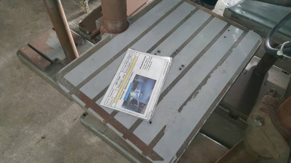 สว่านแท่น Clausing ของอเมริกา ตัวใหญ่สูง 2 ม. หน้าโต็ะกว้างมากมีร่องตัว T ไว้จับยึดชิ้นงาน ใช้ไฟ 220 V.