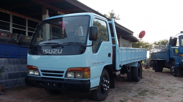 ขายอีซูซุ NKR 110 เเรงม้า รถสวยพร้อมใช้งาน