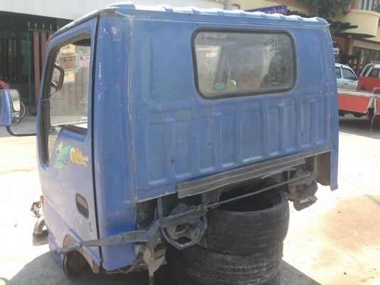 ขายหัวรถอีสุหัวเล็กมือสอง หัวยกได้ครับ สภาพสวยไม่มีผุอุปกรณ์ครบ ขาดบันไดข้างซ้ายข้างเดียว ขายถูก 32000 บาท